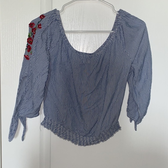 Hollister Off The Shoulder Top - Picture 2 of 2